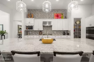 Photo #5: 6979645 Listing 