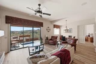 Photo #6: 6979895 Listing 