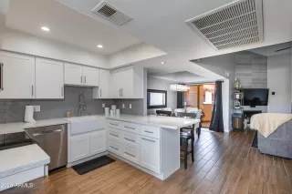 Photo #1: 6979926 Listing 