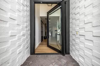 Photo #5: 6980376 Listing 