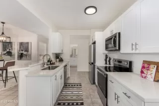 Photo #5: 6981137 Listing 