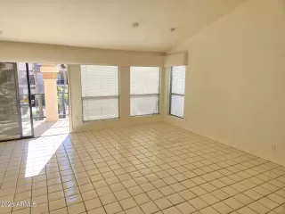 Photo #5: 6981216 Listing 