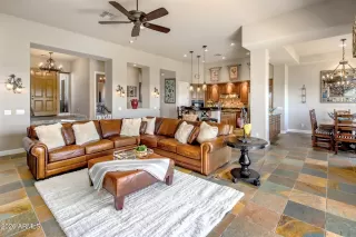 Photo #4: 6981317 Listing