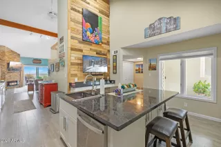 Photo #2: 6983895 Listing 