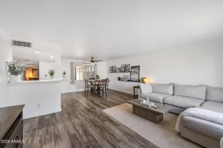 Photo #6: 6984061 Listing 