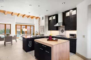 Photo #5: 6984479 Listing