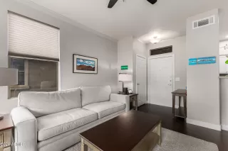 Photo #6: 6984828 Listing