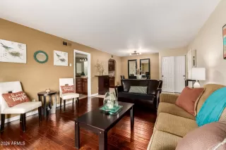 Photo #5: 6985021 Listing