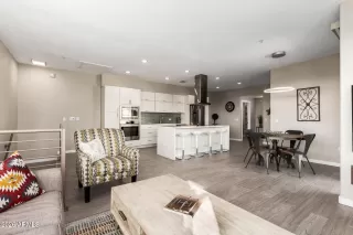 Photo #5: 6985414 Listing