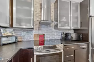 Photo #6: 6985461 Listing