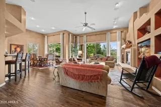 Photo #6: 6985766 Listing