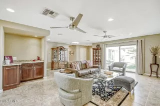 Photo #5: 6986732 Listing