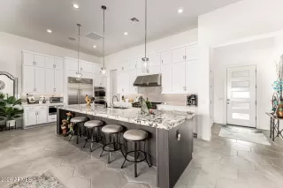 Photo #5: 6987865 Listing