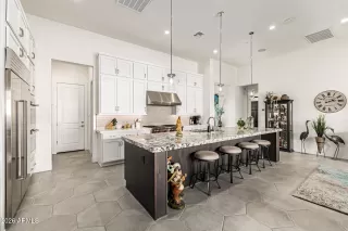 Photo #6: 6987865 Listing