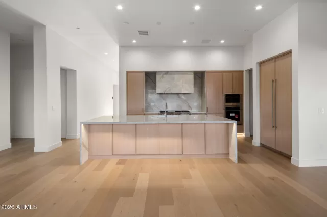 MLS: 6988128 Condo For Sale