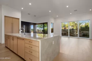 Photo #1: 6988128 Listing 