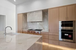 Photo #2: 6988128 Listing 