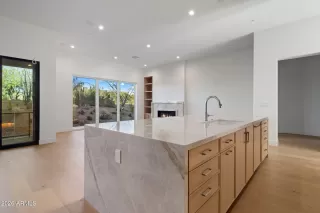 Photo #4: 6988128 Listing 