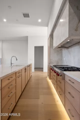 Photo #5: 6988128 Listing 