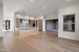 Photo #6: 6988128 Listing 