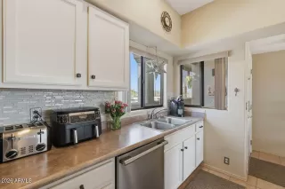 Photo #3: 6988684 Listing