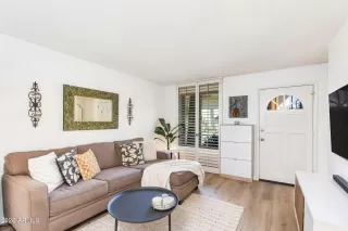 Photo #2: 6988693 Listing 