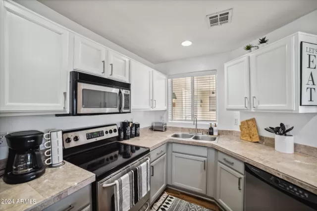 MLS: 6988703 Condo For Sale