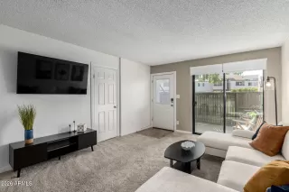 Photo #2: 6988871 Listing 