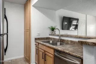 Photo #5: 6988871 Listing 