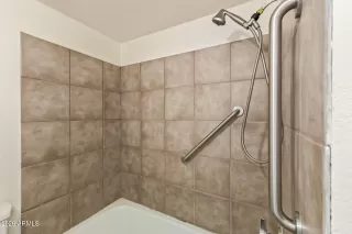 Photo #5: 6989078 Listing