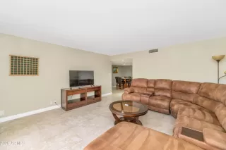 Photo #5: 6989734 Listing