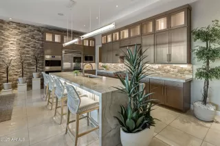 Photo #6: 6989759 Listing