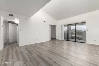 Photo #4: 6989823 Listing