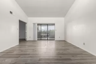 Photo #5: 6989823 Listing