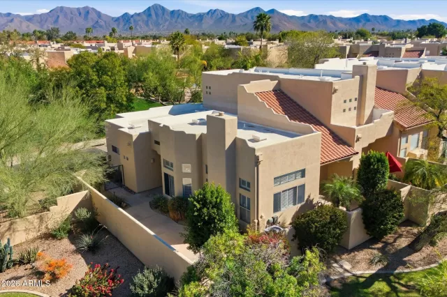 MLS: 6989904 Condo For Sale