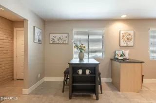 Photo #4: 6989906 Listing