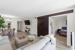 Photo #4: 6990028 Listing