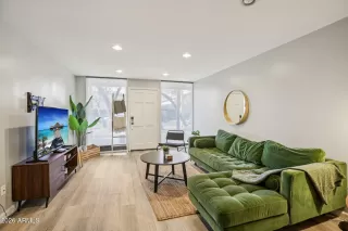 Photo #4: 6991043 Listing