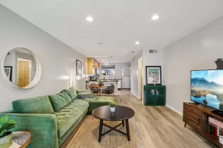 Photo #5: 6991043 Listing