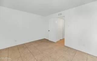 Photo #5: 6991133 Listing