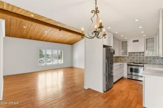 Photo #4: 6991176 Listing