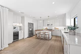 More Details about MLS # 6991439 : 7328 E KRALL STREET