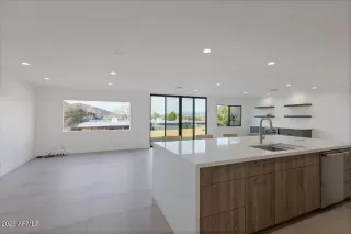 Photo #6: 6991989 Listing 