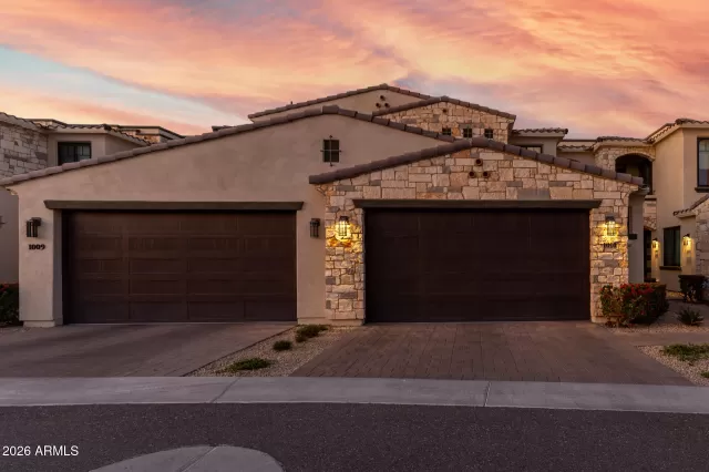 MLS: 6992113 Condo For Sale