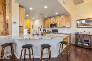 More Details about MLS # 6992396 : 6043 E KNOLLS WAY