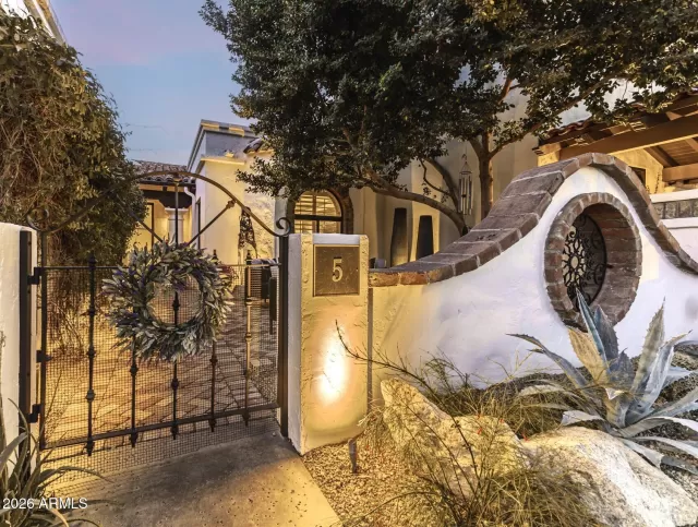 MLS: 6992419 Condo For Sale