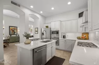 Photo #3: 6993121 Listing