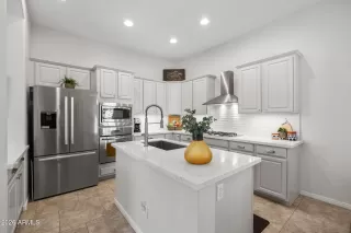 Photo #5: 6993121 Listing