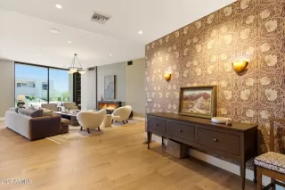 Photo #3: 6993138 Listing