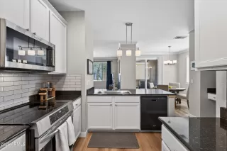 Photo #2: 6993676 Listing